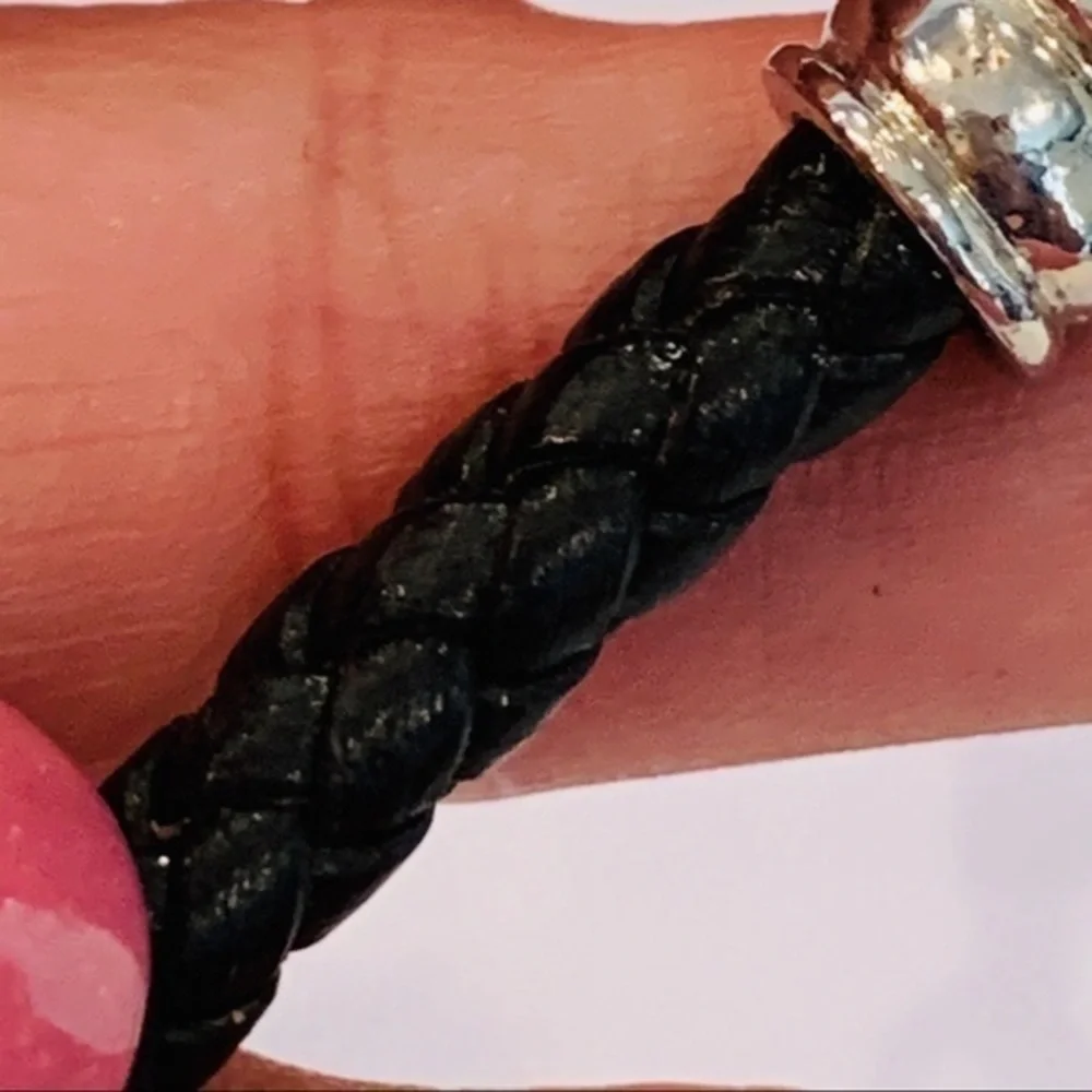 Premier design medallion style pendant leather - Picture 5 of 10